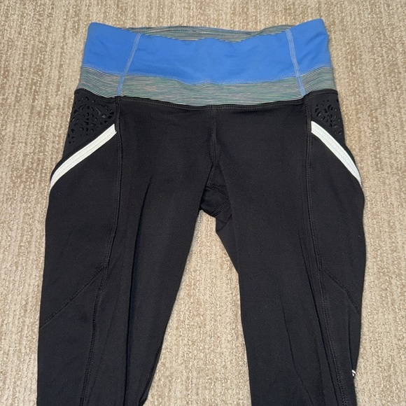 Lululemon Woman's Size 2 Black/Blue Run A Marathon Crop Luxtreme Leggings - Picture 3 of 10